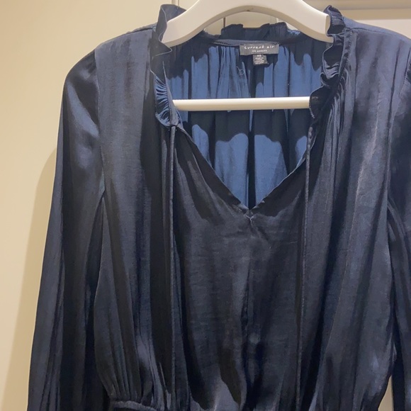 Beautiful navy silky top - Picture 3 of 5